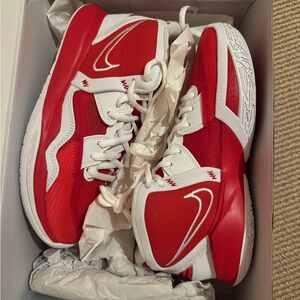 Kyrie basketball shoes men’s